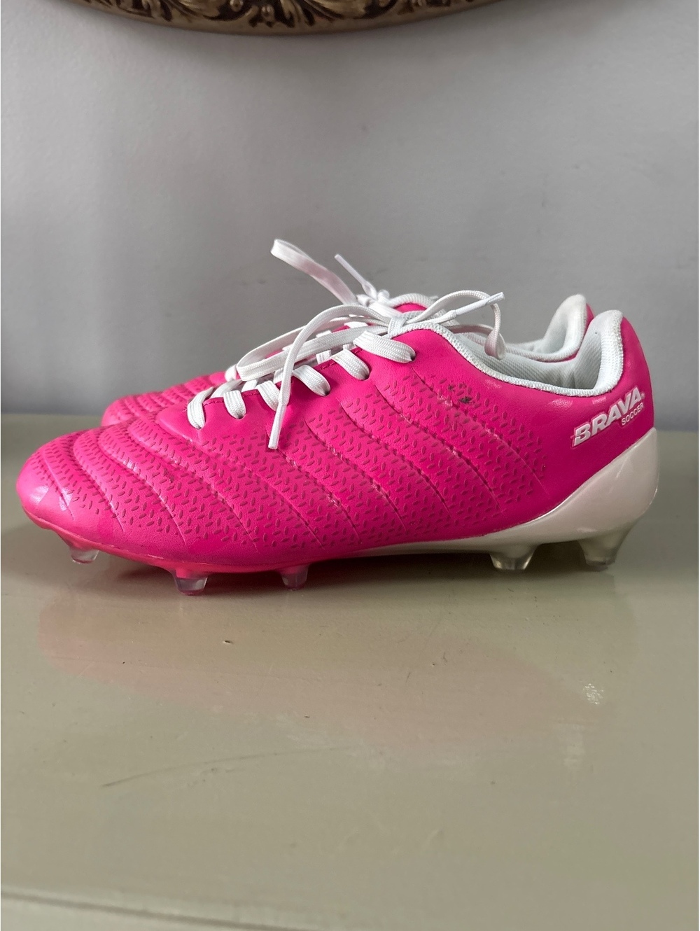 Like New Brava Women's Pink Soccer Cleats Size 7.5 Adult